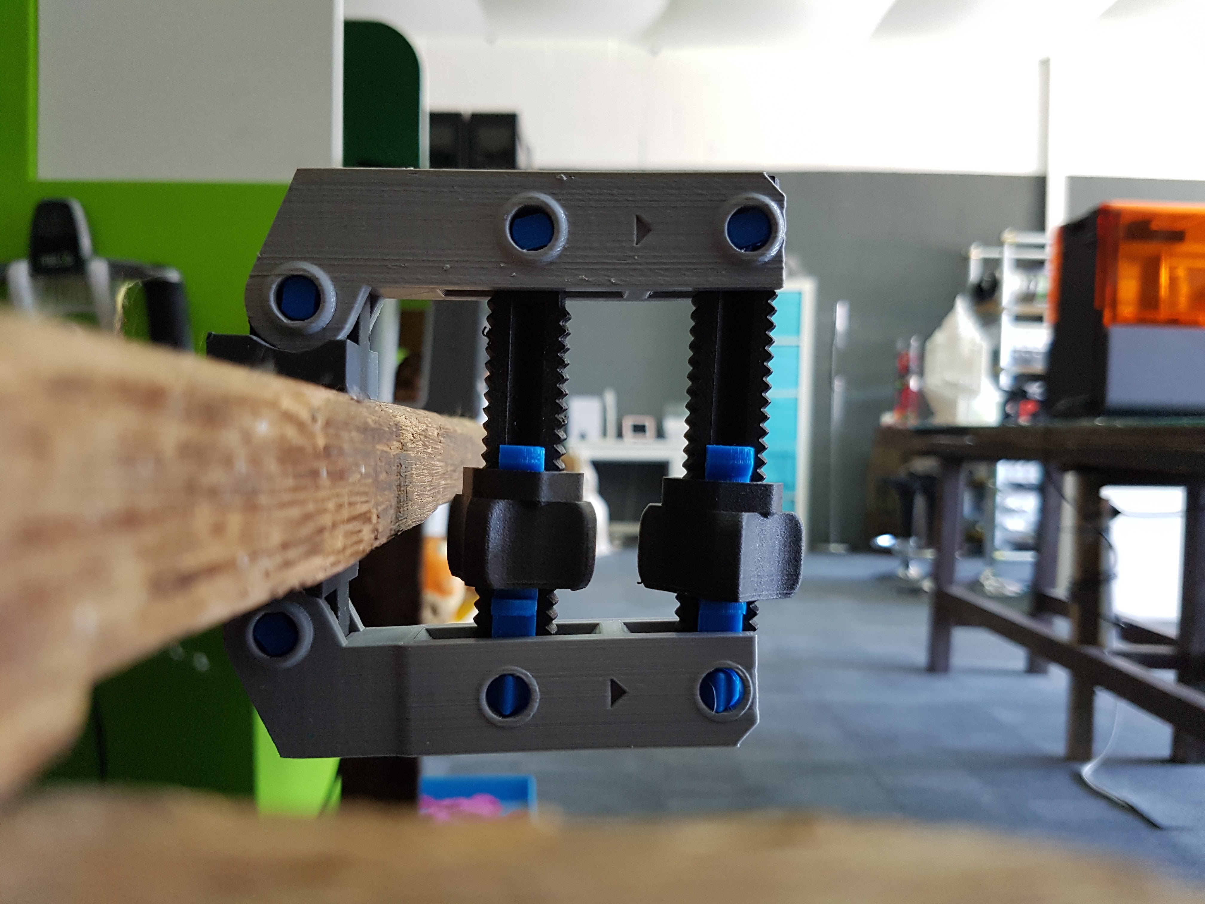 3D printed hand clamp image